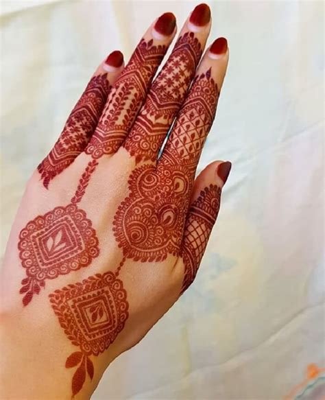 14_70 Gorgeous Back Hand Mehndi Designs That Stole Our Hearts  Pyaari