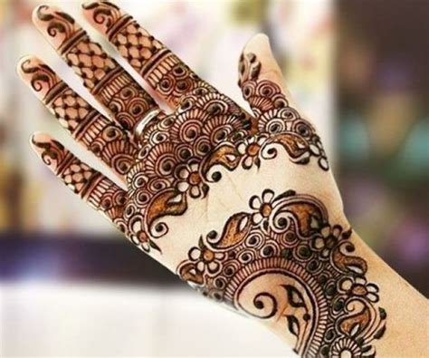 5_30 Latest And Gorgeous Back Hand Mehndi Designs For Any Occasion