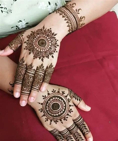1_Back Hand Simple Circle Mehndi Design Patterns