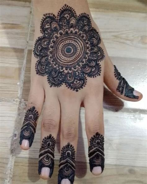 3_Round Mehndi Designs 26 Easy Circle Shape Mehandi Design for Brides