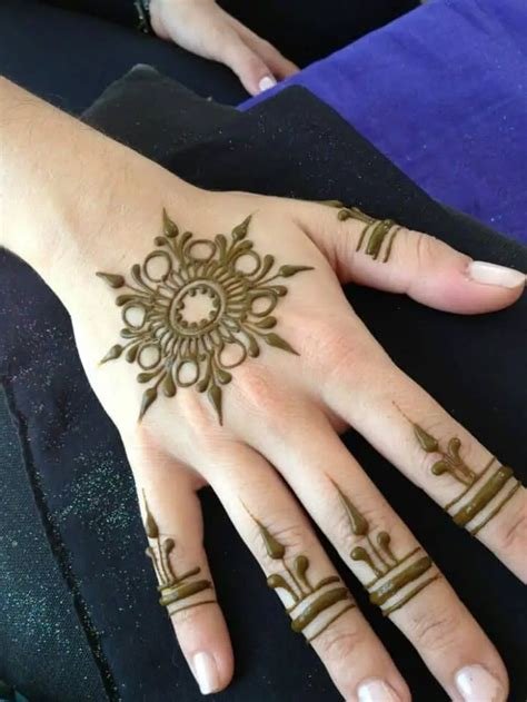 6_Simple Mehndi Designs For Back Hand  Design Talk