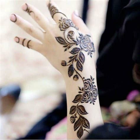 13_40 Trendy Back Hand Mehndi Designs for Modern Brides