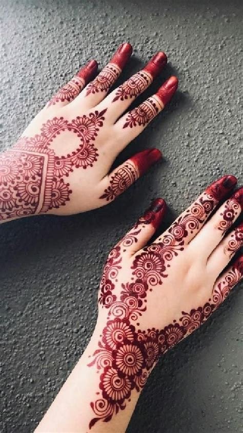 2_Top 10 Fabulous and Easy Black and Red Mehendi designs