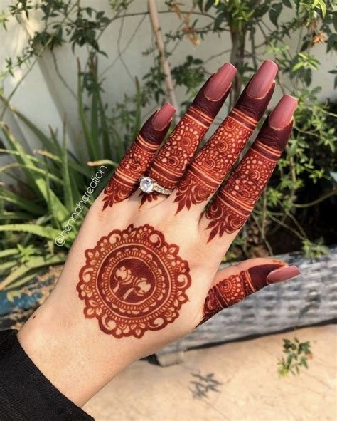 4_10 Latest Red and Black Mehndi Designs For You