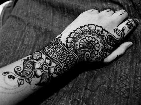 1_15 Cute and Easy Black Mehndi Designs with Photos  Styles At Life