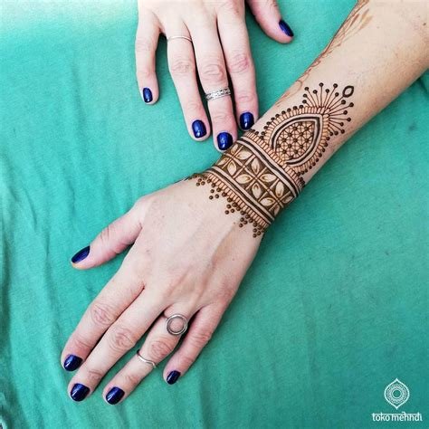 8_12 Stunning Bracelet Mehndi Design That Are Simple Quick and