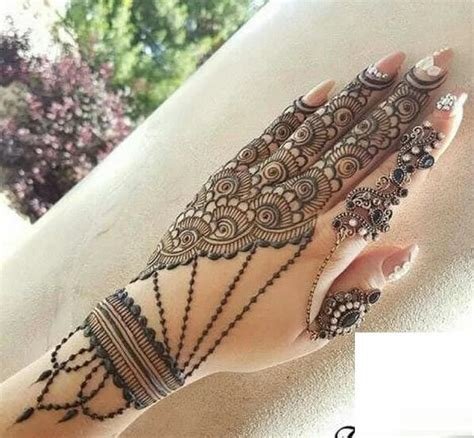 14_Jhumka Wali Mehndi Design Ideas for Stylish Hands