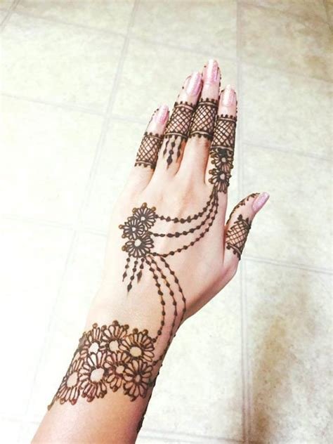 5_30 Latest And Gorgeous Back Hand Mehndi Designs For Any Occasion