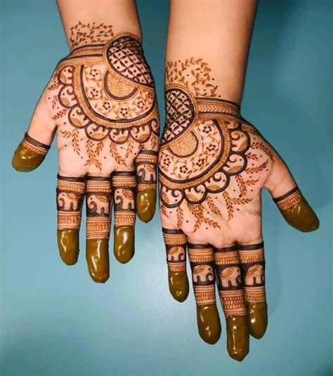 11_51 Stunning Circle Mehndi Designs  Fabbon