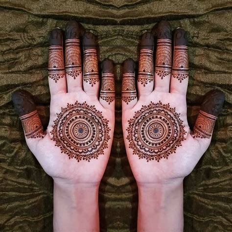 14_Simple Circle Mehndi Designs For Front Hand  Design Talk