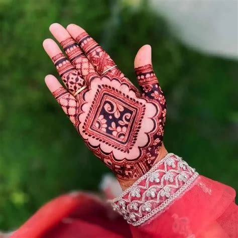 8_Imaginative Circle Front Hand Arabic Mehndi Designs  Front Hand Arabic