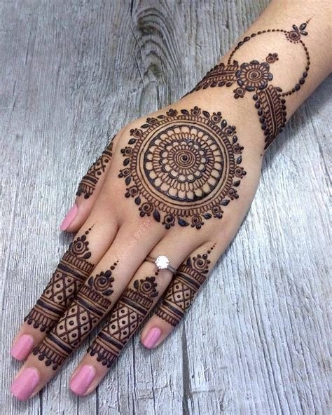 1_Round Mehndi Designs 26 Easy Circle Shape Mehandi Design for Brides