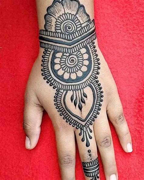 4_15 Captivating Dark Bold Mehndi Design Intensify Your Look