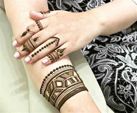 13_18 Best Hyderabadi Mehndi designs Images You Should Try in 2020