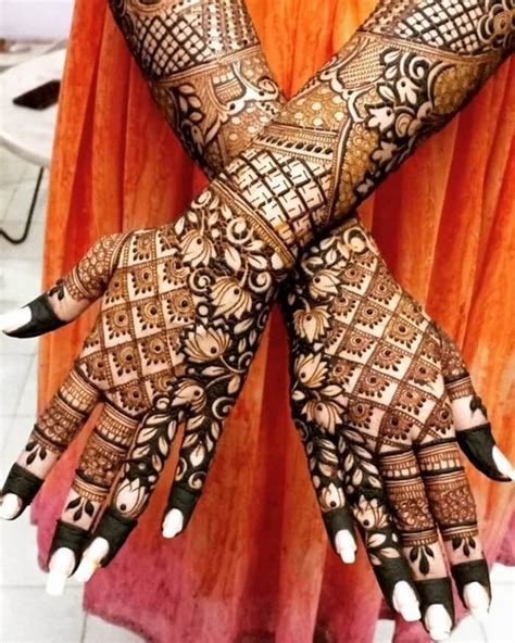 5_31 Dainty Engagement Mehndi Designs For Bride