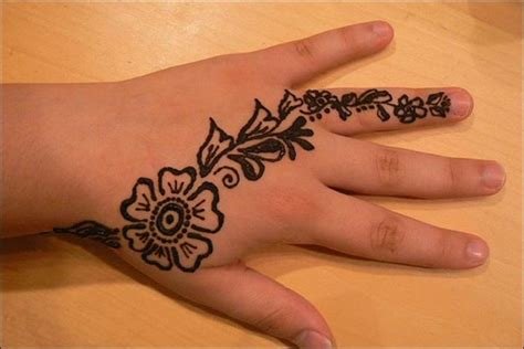 10_30 Easy And Simple Mehndi Designs For Kids  POPxo