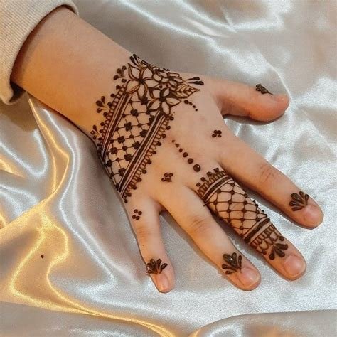 6_Mehndi Designs for Kids  Simple  Easy Kids Mehndi Design