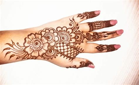 5_80 Beautiful Simple Mehndi Designs for festive look  CGfrog