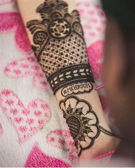 2_14 Creative Ways To Add Your ToBeHusbands Name In Bridal Mehendi