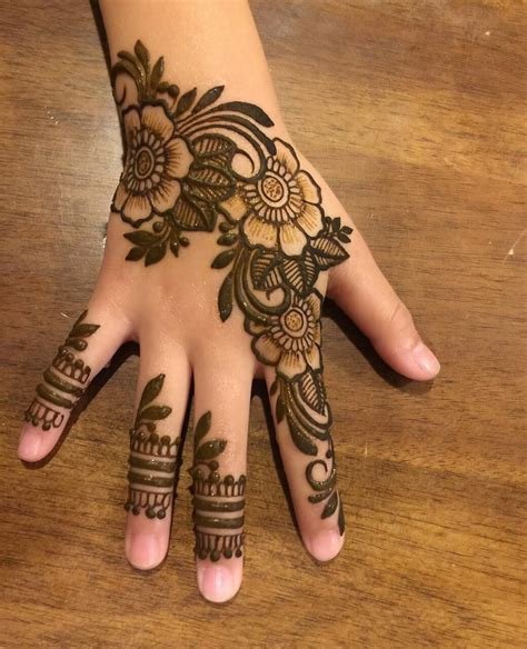 10_70 Easy Mehndi Designs for Kids