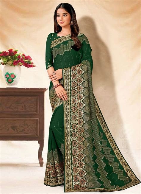 15_Modernistic Traditional Saree For Mehndi
