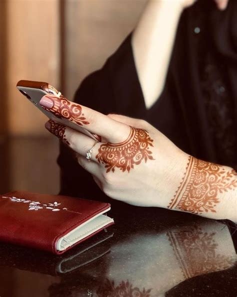11_10 Unique Thumb Henna Tattoo Designs to Express Your Style