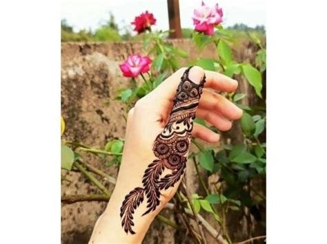 4_50 Simple Finger Mehndi Designs for Front  Back 2021 Finger Henna Ideas