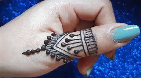 6_10 Unique Thumb Henna Tattoo Designs to Express Your Style