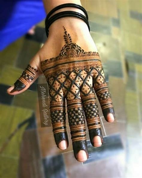 9_Back Hand Bridal Mehndi Designs for Models  Back Hand Bridal Mehndi
