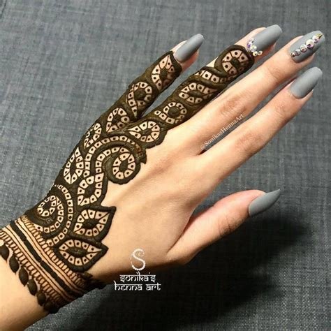 14_Half Hand Mehndi Designs for the Brides Girl Gang