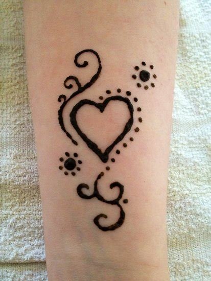 9_Stunning Heart Shaped Mehndi Design  Heart Shaped Eid Mehndi Designs