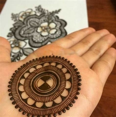 15_Round Mehndi Designs 26 Easy Circle Shape Mehandi Design for Brides