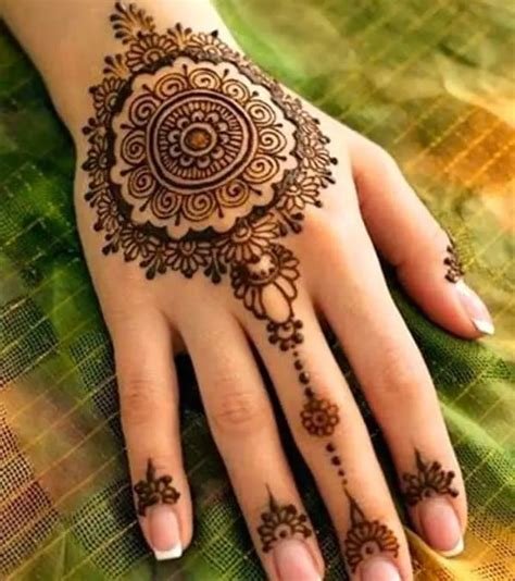 1_20 Stylish Circle Mehndi Designs Images  SheIdeas