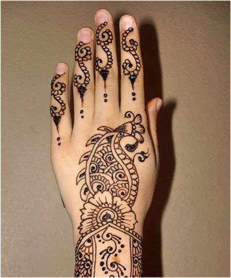 7_12 Stunning Bracelet Mehndi Design That Are Simple Quick and