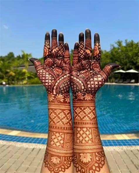 7_Photo of Bridal Hand Kalash Mehendi Design