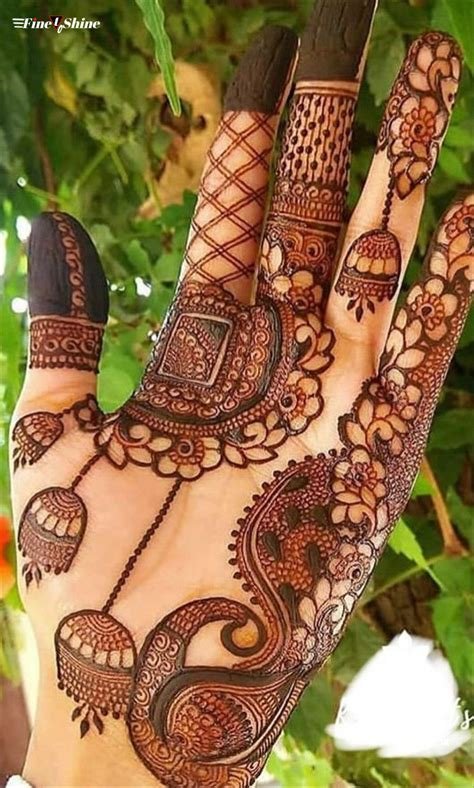 6_20 Modern Karwa Chauth Mehndi Design Front and Back In 2024