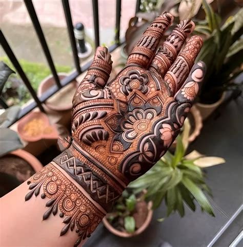 1_55 Stylish Khafif Mehndi Design Front And Back Hand