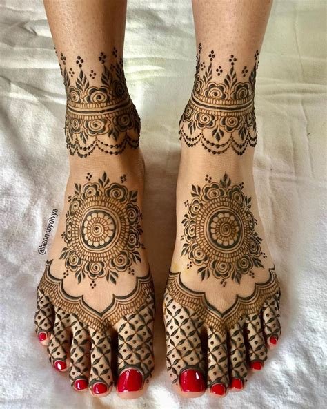 5_15 Beautiful and Easy Mehndi Designs for Leg