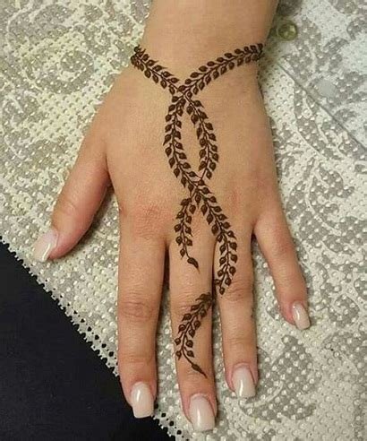 9_Wedding Photography picture showing Simple Mehendi Design Pattern