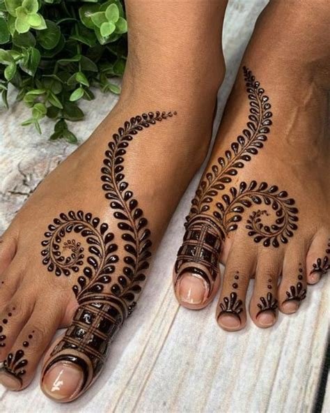 14_Top 111 Evergreen And Simple Mehndi Designs For Legs  Foot
