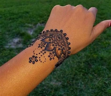 8_Stylish Cool Mehndi design for wrist by Mehndi Design