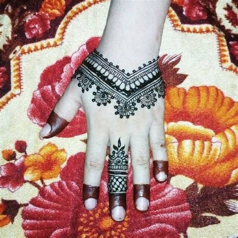 9_Simple Mehndi Designs For Beginners On Paper
