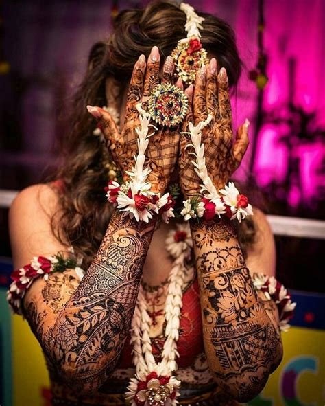 1_20 Fun Bridal Mehndi Poses You Wouldnt Want to Miss