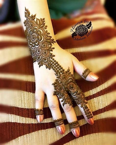 5_9 Beautiful and Simple Back Hand Mehndi Designs That Are Guaranteed to