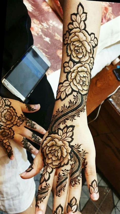 14_12 Rose Design Mehndi Ideas for the Bride and Her Besties