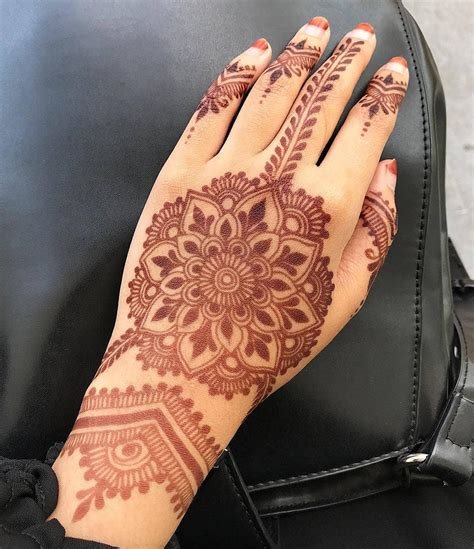12_Round Mehndi Designs for hands You Should Definitely Try In 2020