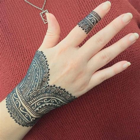 13_Short Mehndi Design Ideas That Will Make You the Star of the Show