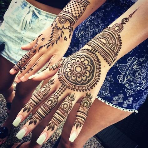 12_Simple Circle Mehndi Design for hands  Mahendidesigncom