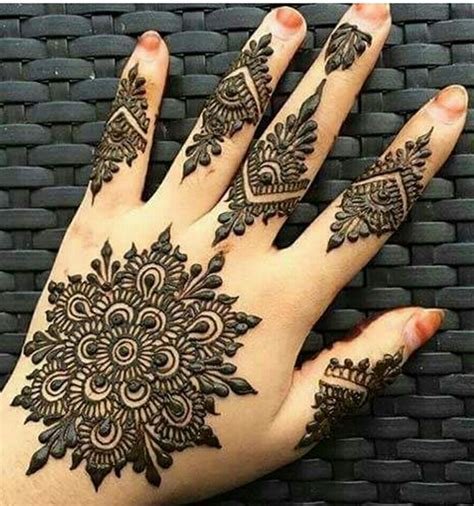 8_Round Mehndi Designs 26 Easy Circle Shape Mehandi Design for Brides