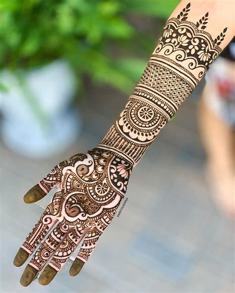 8_Simple Peacock Design Mehndi You Will Fall In Love With